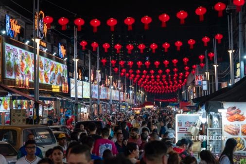 Улица еды Jalan Alor в Куала Лумпуре