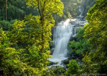 Водопад в национальном парке Дой Интанон (Doi Inthanon) на севере Таиланда