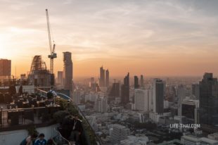 Бар Vertigo на крыше отеля Banyan Tree в Бангкоке, Таиланд