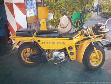 Старая японска Хонда жёлтого цвета