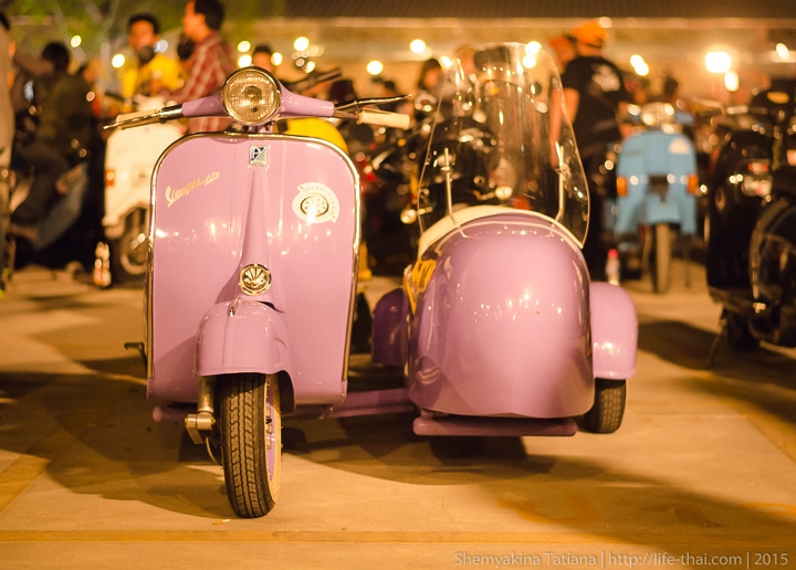 Мотороллер Vespa с люлькой, Бангкок