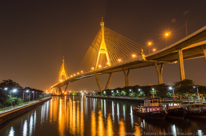 Мега мост ночью, Бангкок, Таиланд
