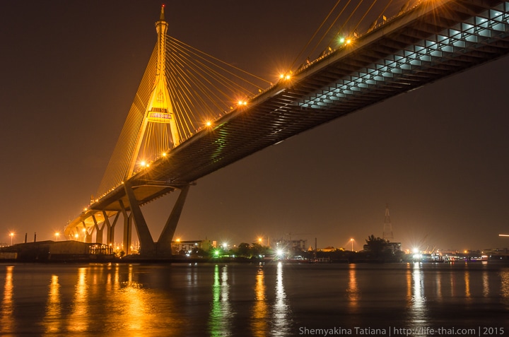 Мега мост ночью, Бангкок, Таиланд