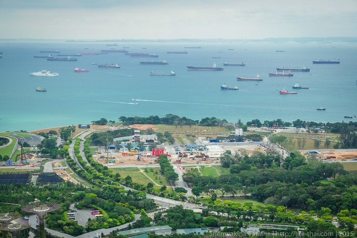 Корабли в порту Сингапура