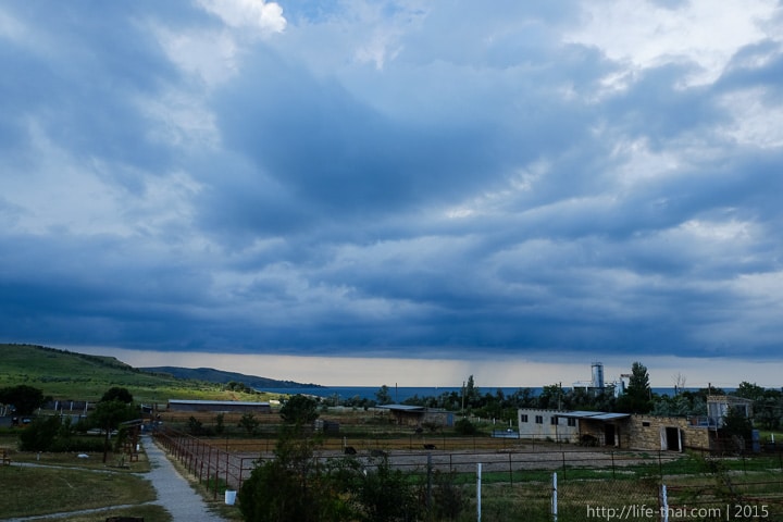 Небо в грозовых тучах, Керчь, Крым