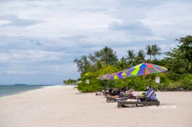 Пляж Танджунг Ру Tanjung Rhu на острове Лангкави