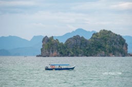 Пляж Танджунг Ру Tanjung Rhu на острове Лангкави