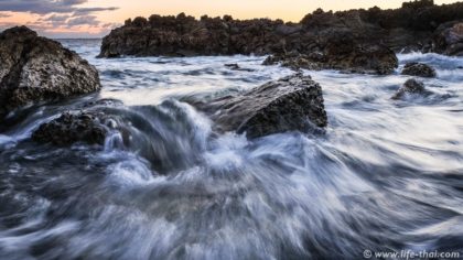 Камни на пляже Плоче, Черногория