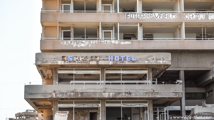 Заброшенный отель в Вароше, пляж Фамагуста, Северный Кипр