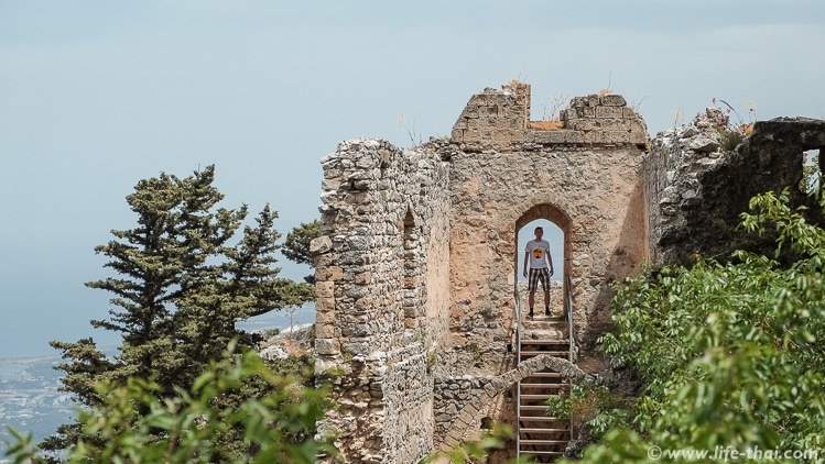 Крепость Св. Иллариона, Северный Кипр, фото