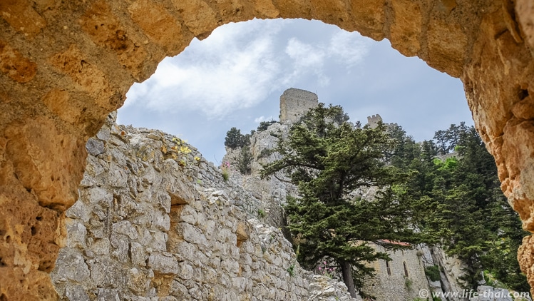 Крепость Св. Иллариона, Северный Кипр, фото