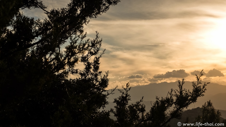 Закат на Кипре, монастырь Ставровуни