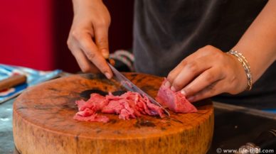 Мясо на тайском рынке
