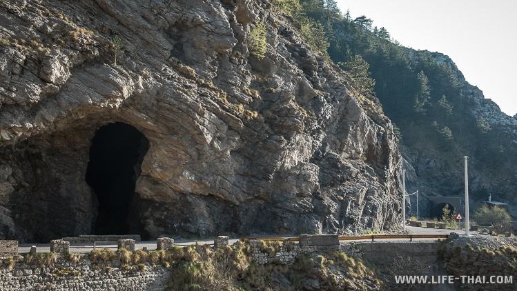 Пещера по дороге в Котор, Черногория