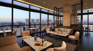 Park Hotel Alexandra - отель с бассейном и видом на город в Сингапуре