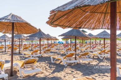 Пляж Velika plaza на курорте Улцинь Черногория