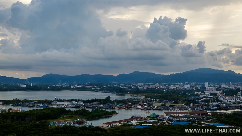Панорамный вид на Пхукет-таун, Пхукет, Таиланд