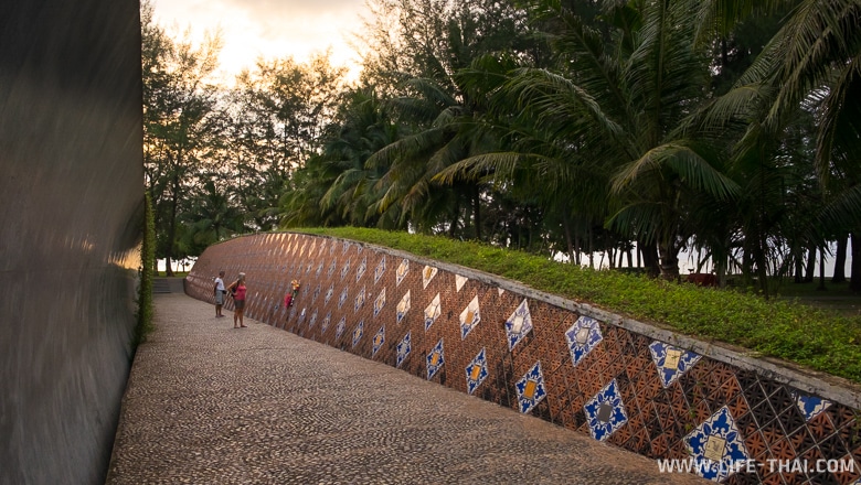 Памятник жертвам цунами, Као Лак, Таиланд