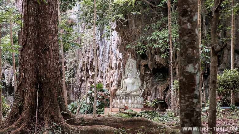 Пещерный храм в провинции Пханг Нга недалеко от Пхукета