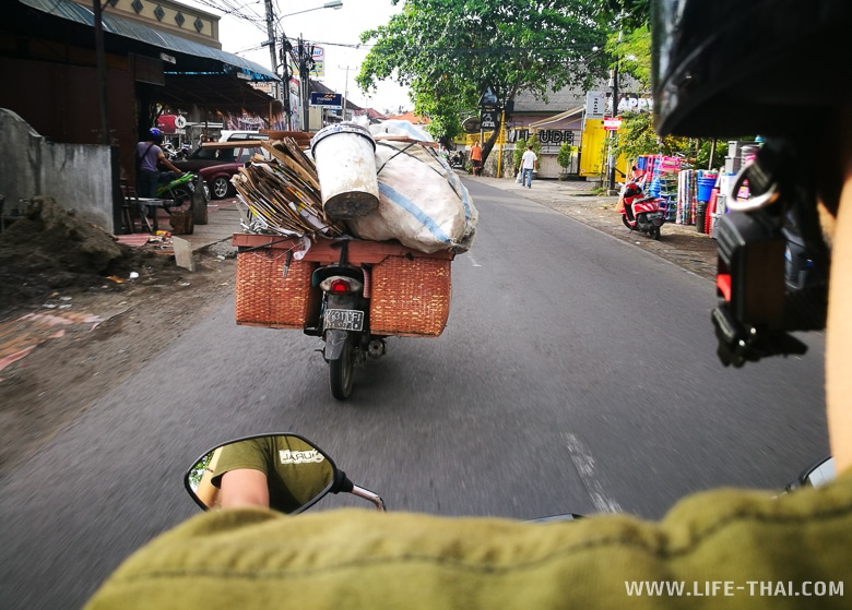 На дорогах Бали, Индонезия