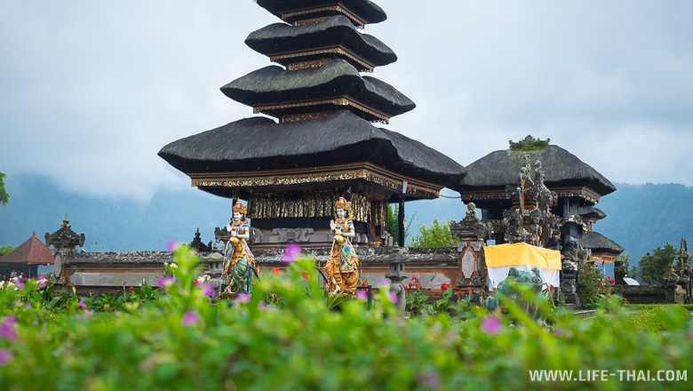 Храм на Бали, Индонезия