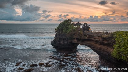 Храм Танах Лот на Бали, Индонезия