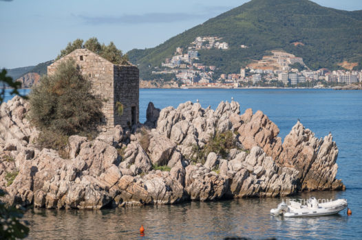 Курорт Пржно в Черногории и дом на рифе