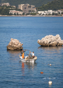 Рыбаки в курорте Пржно, Черногория