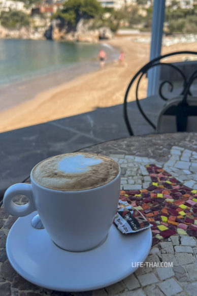 Кофе с видом на море в Черногории