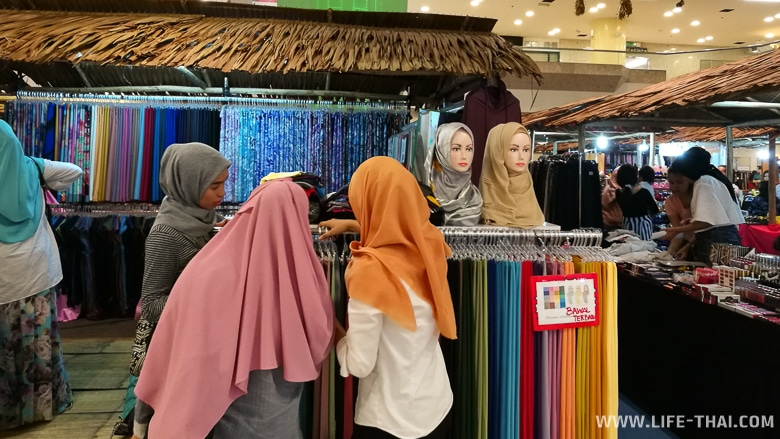 Торговый центр для местных в Кота Кинабалу, Малайзия