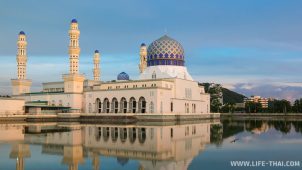 Городская мечеть в Кота-Кинабалу, Сабах, Малайзия