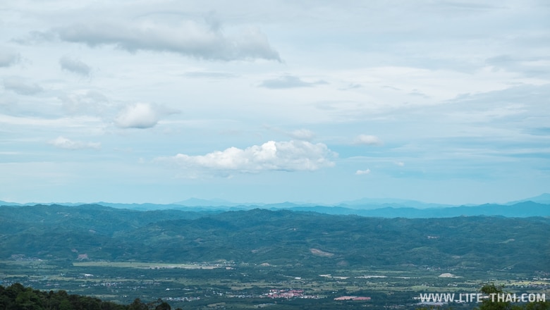 Вид на Борнео со смотровой башни в Крокер Рэнж парк, Малайия