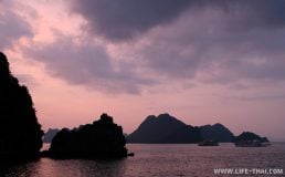 Закат в бухте Халонг