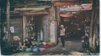 Вьетнамцы обожают сидеть на корточках