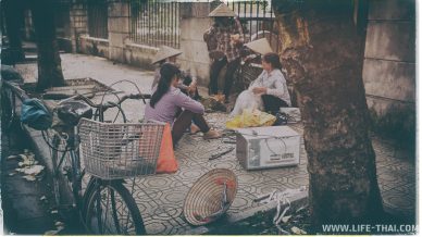Вьетнамки, которые целыми днями собирают картон и металлолом