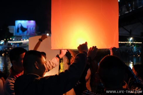 Лой Кратонг - фестиваль воздушных фонариков в Таиланде