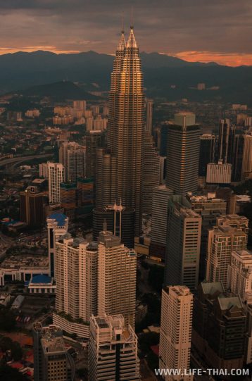 Башни Петронас - знаменитые башни Куала Лумпура