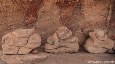 Остатки древних статуй Будды