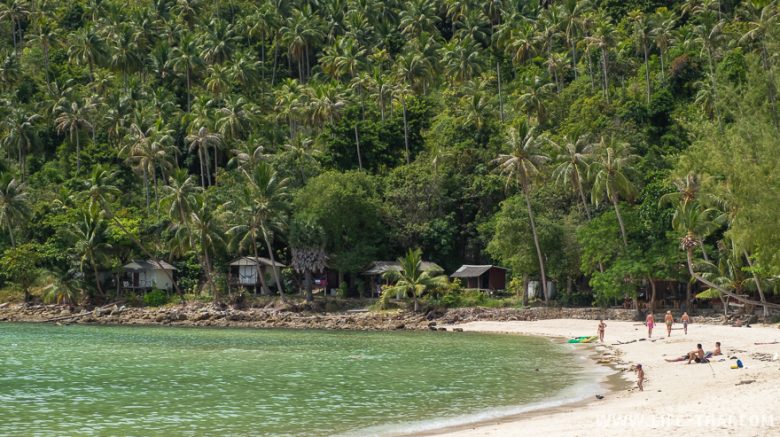 Бунгало на берегу, остров Панган