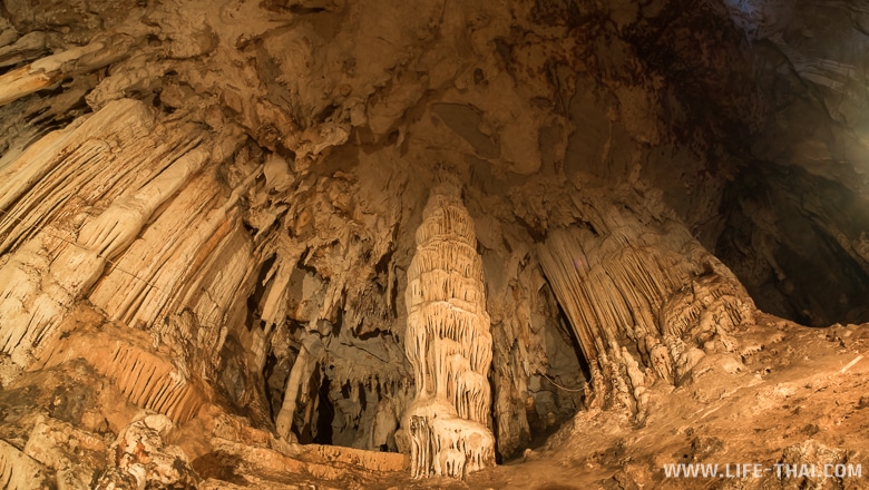 Верхние залы пещеры Тхам Лод, достопримечательности Мэхонгсон