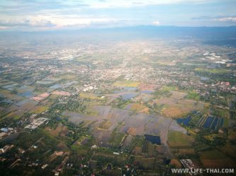 Город Чиангмай и рисовые поля рядом с городом