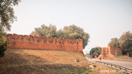 Стена в Лампанге - историческая достопримечательность