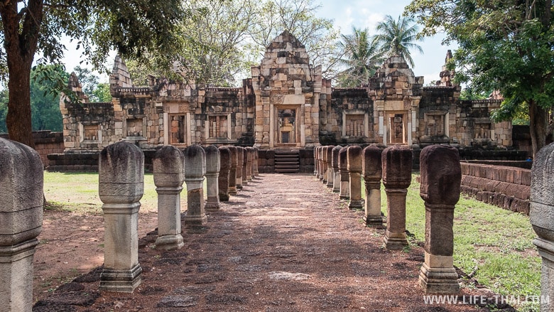 Древнейший кхмерский храм в Таиланде в Са Кео