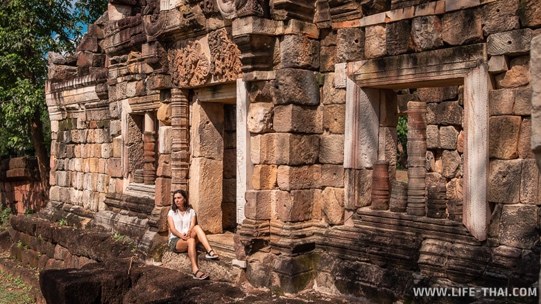 Древний кхмерский храм Prasat Sadok Kok Thom
