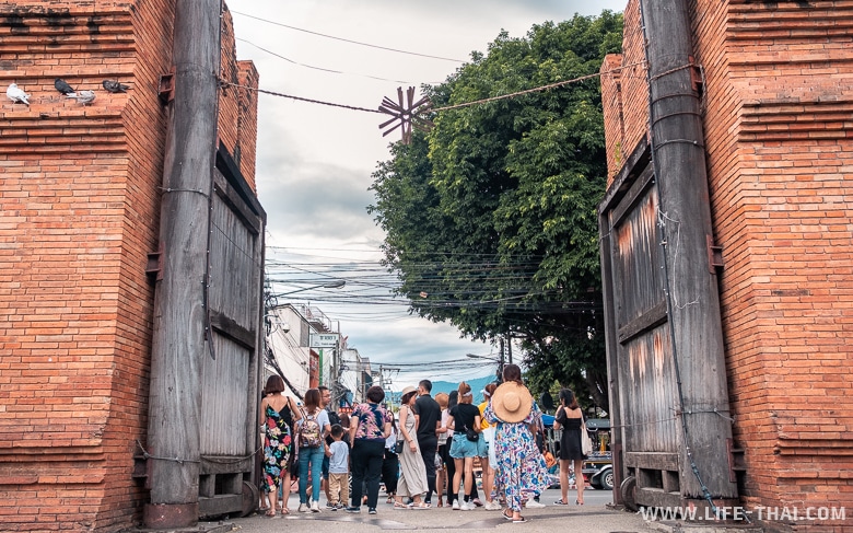 Thapae Gate в Чиангмае - достопримечательность города