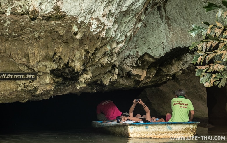 Вход в пещеру Tham Le Khao Kob cave, Таиланд