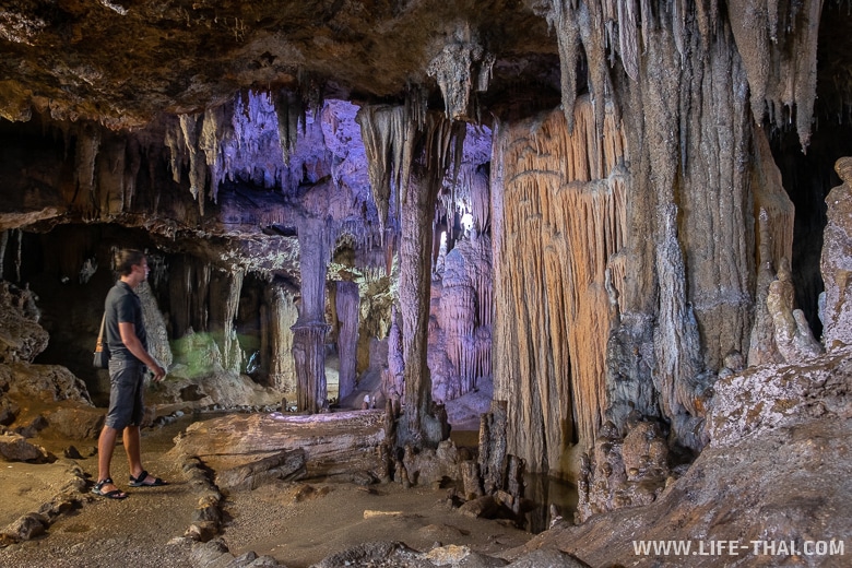 Зала в пещере Tham Le Khao Kob cave, Таиланд