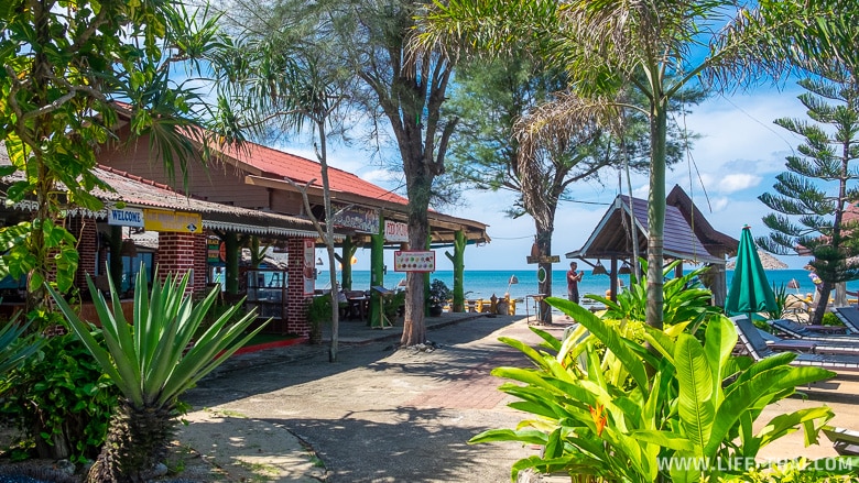 Ресторан в отеле Blue Andaman Resort на ко Ланте