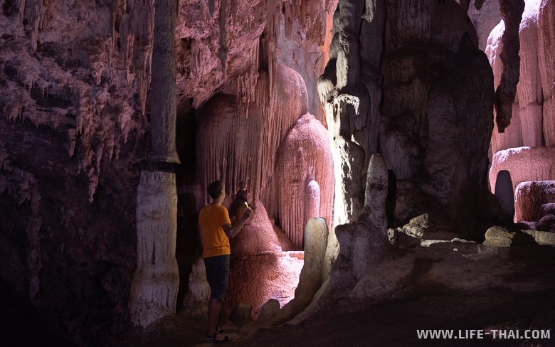 Пещера со сталактитами недалеко от Хуа Хина