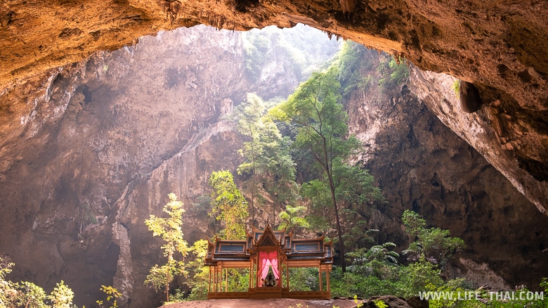 Пещера Прайя Накхон в нац. парке Khao Sam Roi Yot недалеко от Хуа Хина